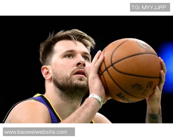 德隆谈东契奇与詹姆斯关系不佳未扶摔倒事件引发热议 德隆谈东契奇与詹姆斯关系不佳未扶摔倒事件引发热议