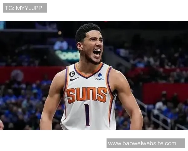 布克首节表现出色三分球未中依然轻松拿下12分2板2助